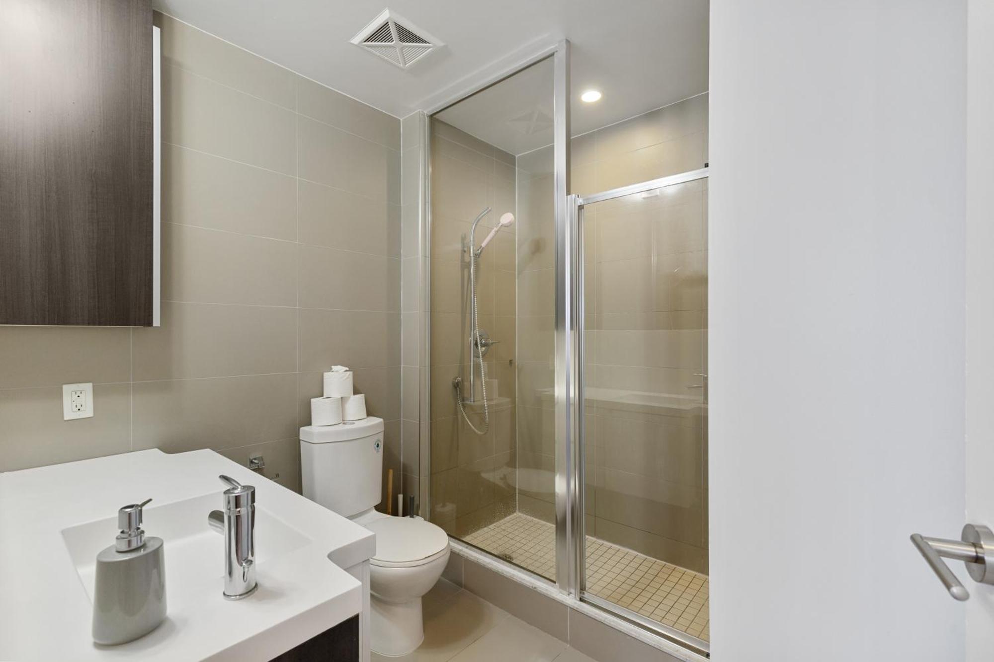 2Bedroom Cn Tower And Water Views - Free Parking - Rooftop Pool Toronto Exteriér fotografie